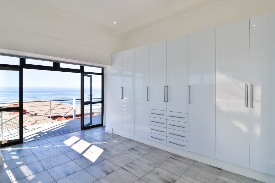 8 Bedroom Property for Sale in Reebok Western Cape